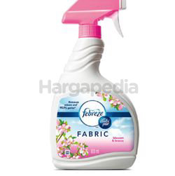 Febreze Fabric Refresher Blossom & Breeze 800ml Febreze Fabric Refresher Blossom & Breeze 800ml